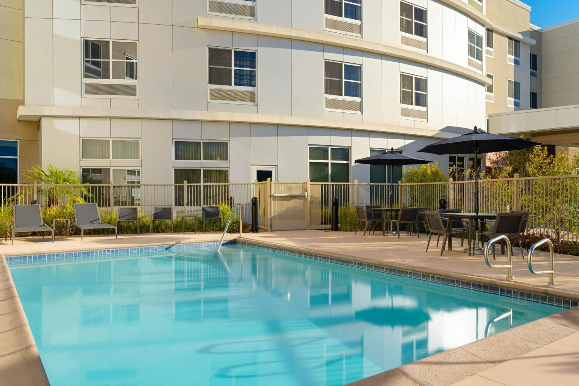Courtyard By Marriott Sunnyvale Silicon Valley Exterior photo